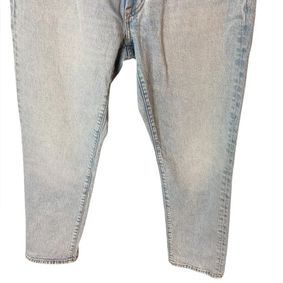 Abercrombie Men’s Sz 33 x 32 A&F Vintage Straight jeans Light Wash